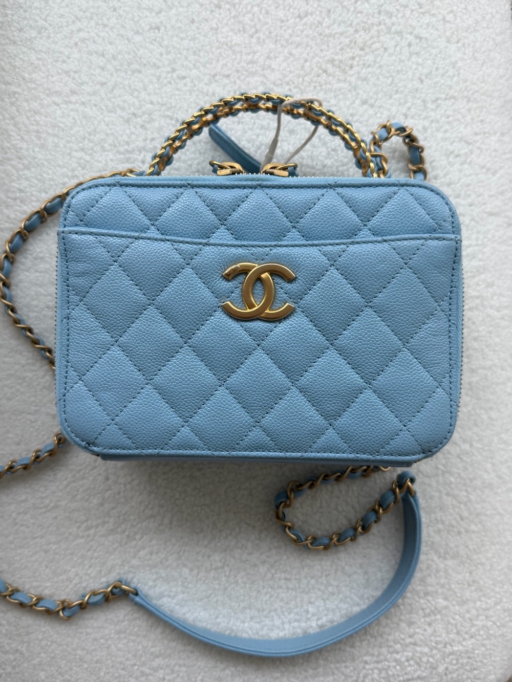 Caviar Quilted Small Pick Me Up Vanity Case Light Blue